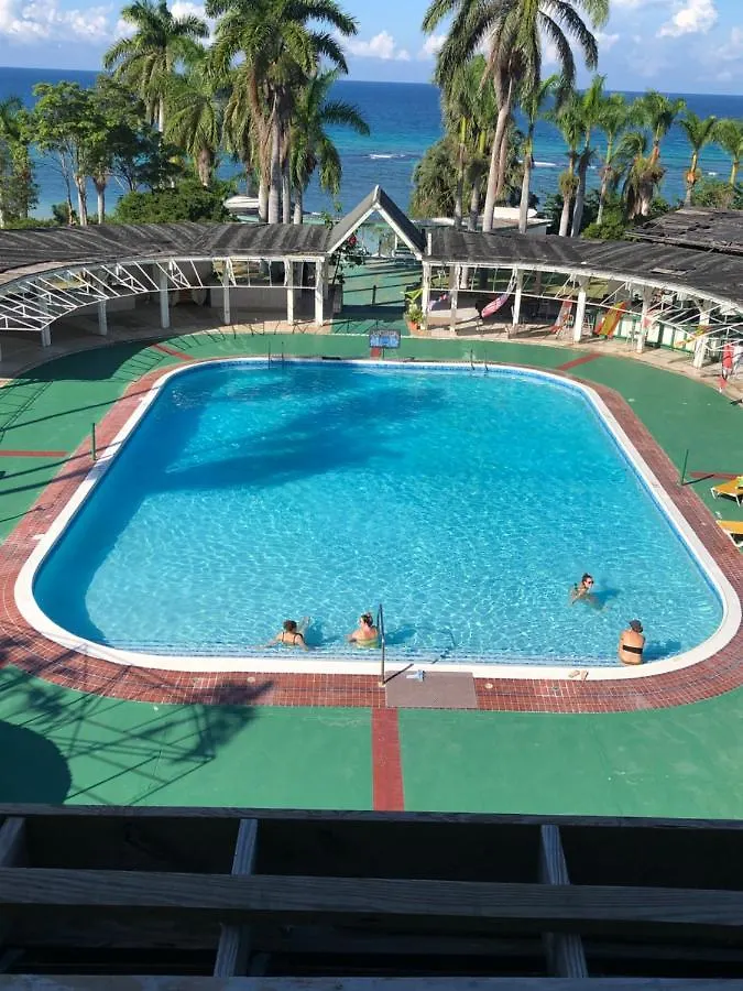 Marriott Seacastles E22, Montego Bay Aparthotel